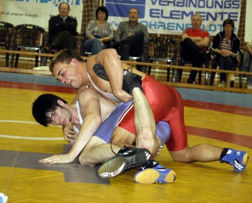 Tino Wolski (oben) besiegte Apoldas Routinier Radestock mit 3:0